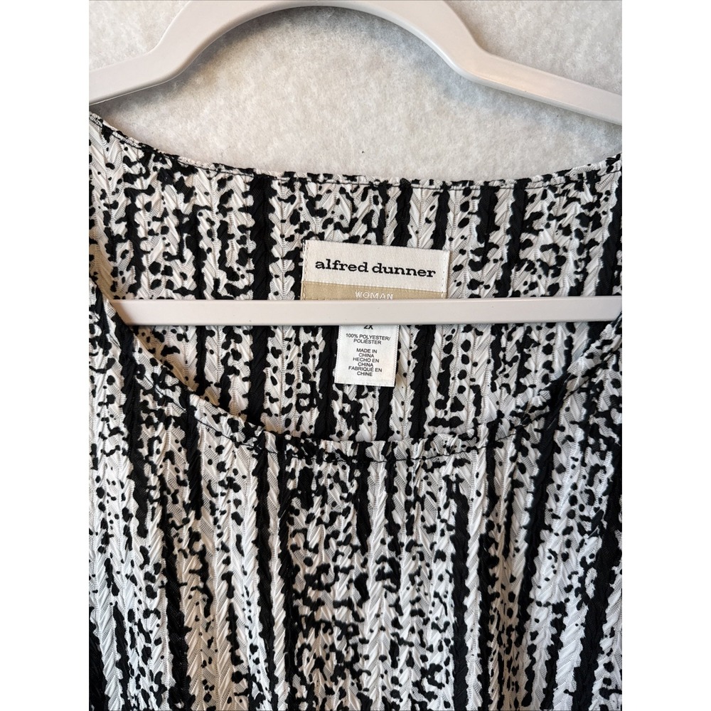 Alfred Dunner Black White Woven Striped Blouse Twist Hem 2X Art Resortwear Chic - Picture 3 of 10